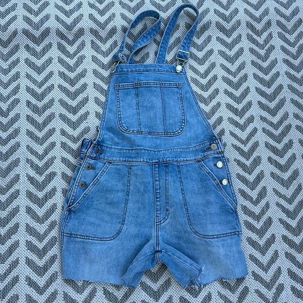 Old Navy coverall shorts size 6 these have been cut off to make shorts
